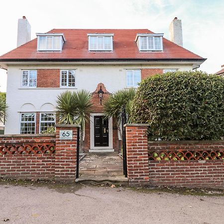 Yardley Manor Villa Scarborough Exterior photo
