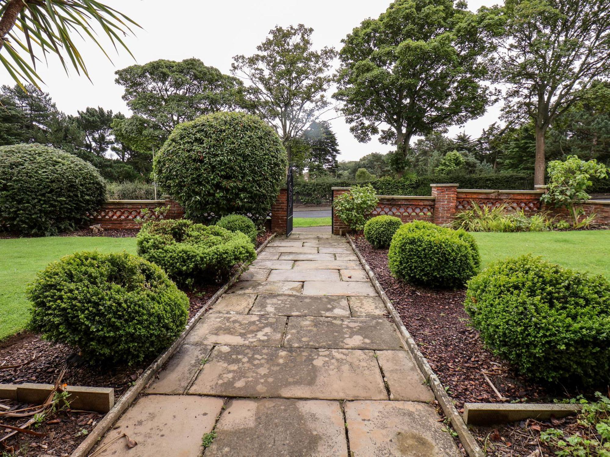 Yardley Manor Villa Scarborough Exterior photo